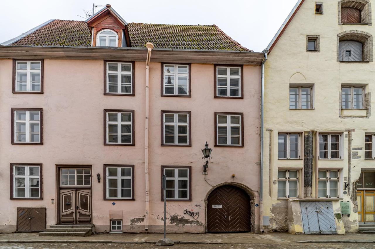 Roofs Of The Old Tallinn Guest House Talin Exterior foto