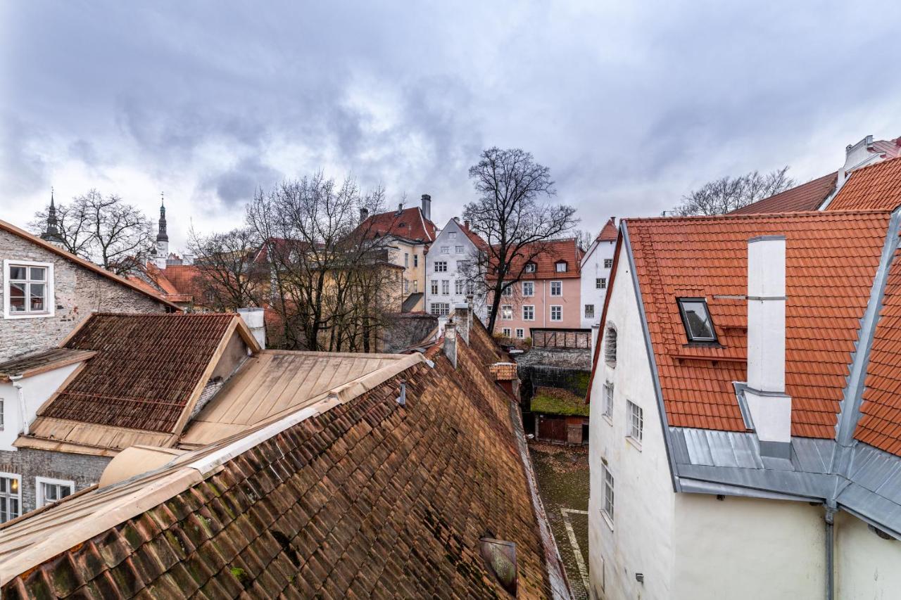Roofs Of The Old Tallinn Guest House Talin Exterior foto