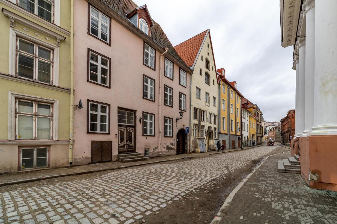Roofs Of The Old Tallinn Guest House Talin Exterior foto
